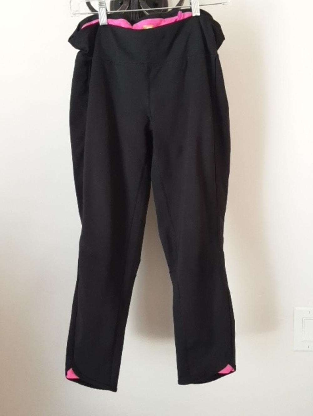 Lucy VTG Black Womens Jogger Capri Fuschia Pink Trim